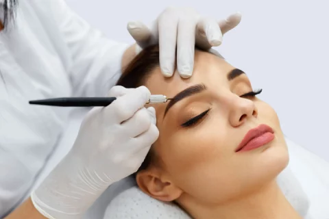 Tattooing eyebrows in Berlin